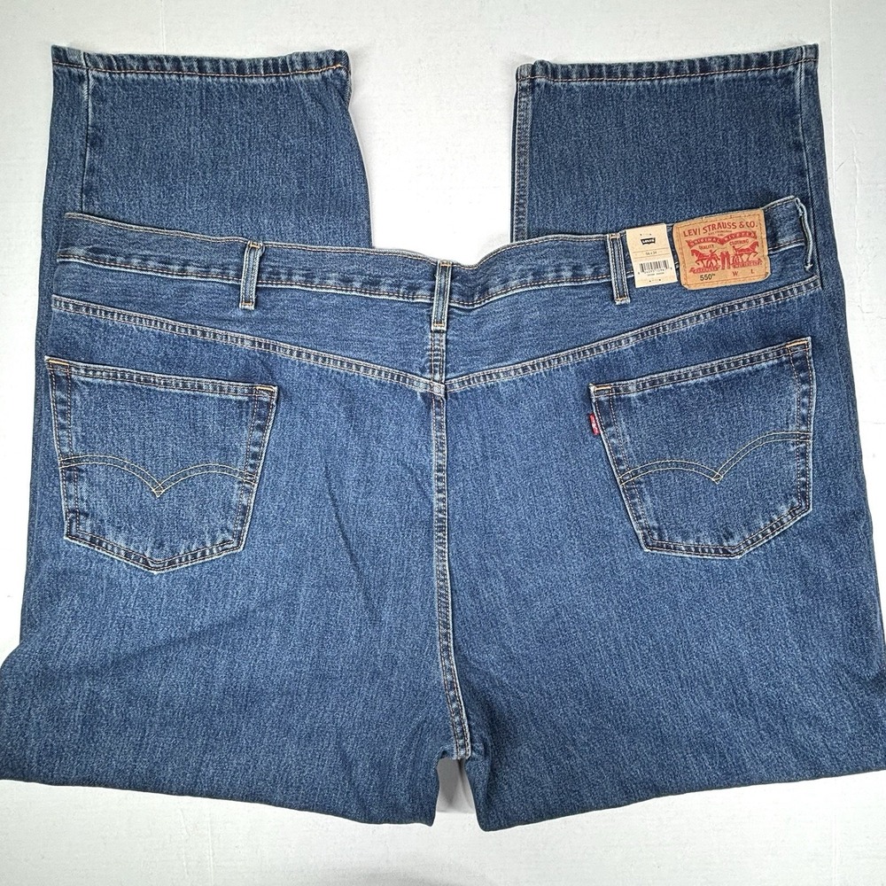 NWT Levi's 550 Relaxed Jeans Mens 56X34 Medium Wash Casual Classic